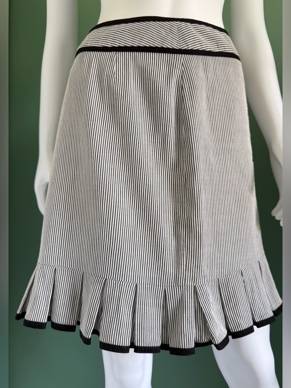 Larry Levine Black and White Striped A-Line Midi Skirt with Ruffle Hem